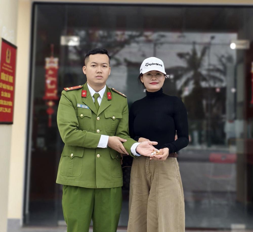 Người phụ nữ SN 1984 tới tiệm vàng giao dịch, phát hiện mất 3 nhẫn vàng trị giá 150 triệu đồng: công an vào cuộc truy tìm - Ảnh 1.