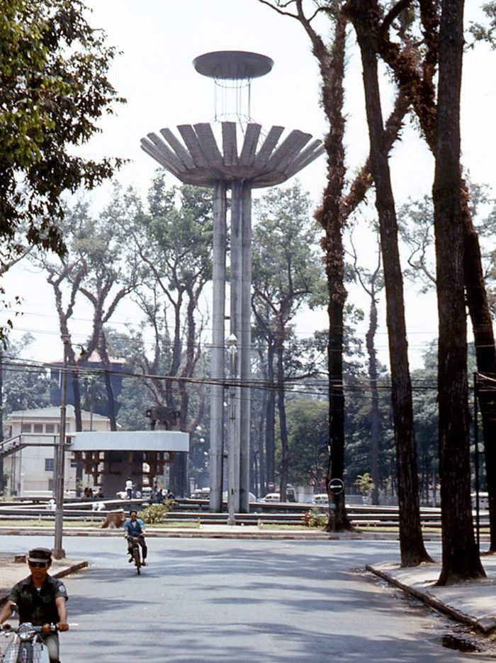 Cảnh tượng ngay lúc này tại công trình gần 60 tuổi giữa lòng TP.HCM: Nhiều người không tin vào mắt mình - Ảnh 6.