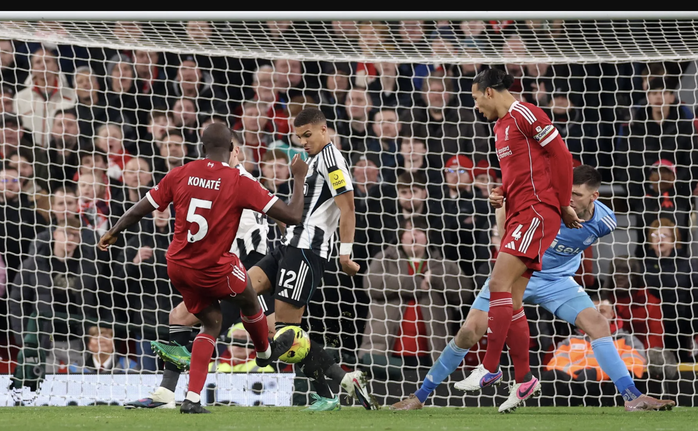 Liverpool ngược dòng đánh bại Newcastle tại Anfield - Ảnh 6.