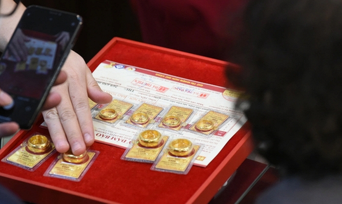 Gi&aacute; v&agrave;ng đột ngột sập mạnh kh&ocirc;ng ngừng ở Việt Nam sau một quyết định của Tổng thống Trump