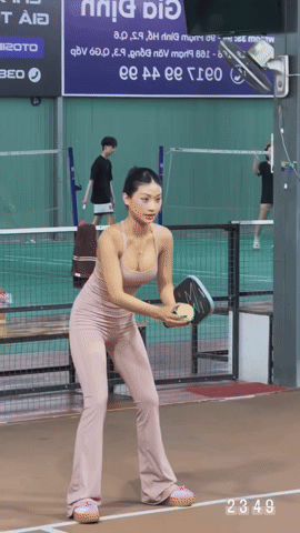 Sau Hiền Hồ lại đến Louis Phạm chơi pickleball lúc 12h đêm, sắc vóng nóng bỏng chiếm trọn "spotlight" - Ảnh 3. Sau Hiền Hồ lại đến Louis Phạm chơi pickleball lúc 12h đêm, sắc vóng nóng bỏng chiếm trọn "spotlight" - Ảnh 3.