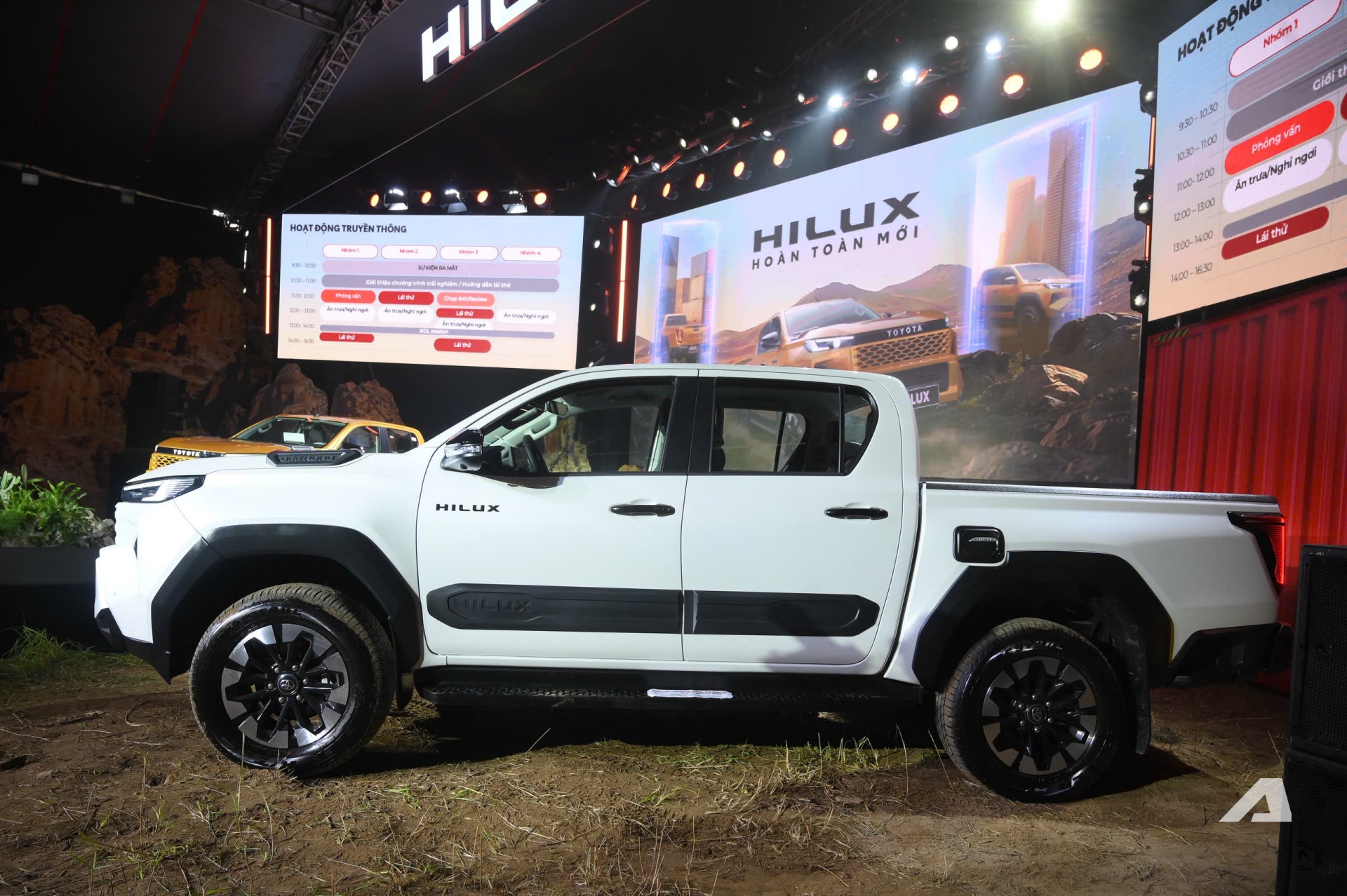 Mổ xẻ Hilux 2026: Toyota đang chiều khách Việt hay thoả hiệp?- Ảnh 5. Mổ xẻ Hilux 2026: Toyota đang chiều khách Việt hay thoả hiệp?- Ảnh 5.
