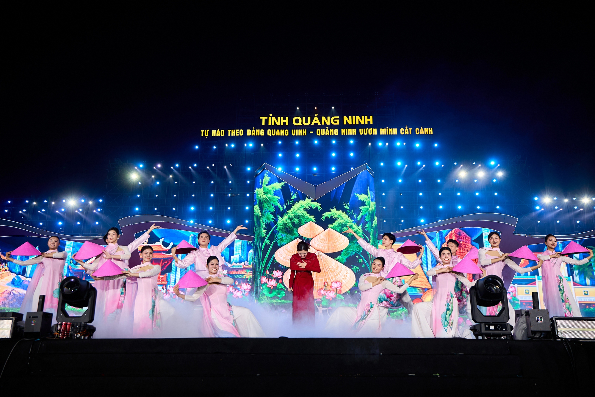 Hương Tràm tự hào khi trình diễn "Việt Nam tinh hoa"- Ảnh 2.