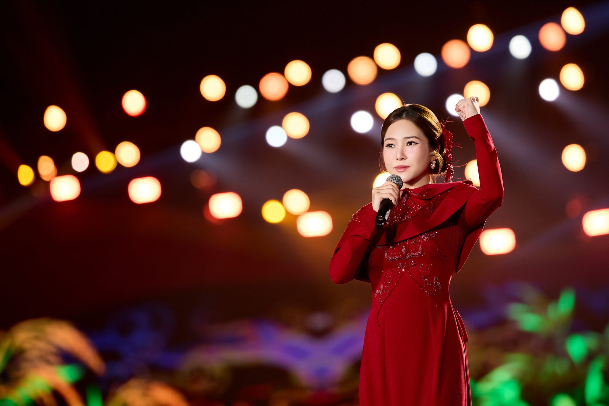 Hương Tràm tự hào khi trình diễn "Việt Nam tinh hoa"- Ảnh 8.