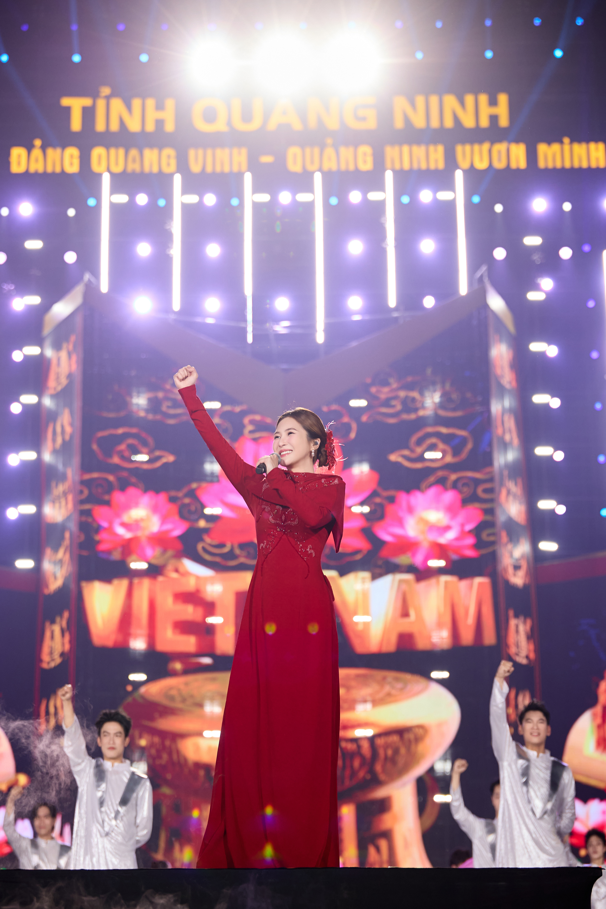 Hương Tràm tự hào khi trình diễn "Việt Nam tinh hoa"- Ảnh 5.