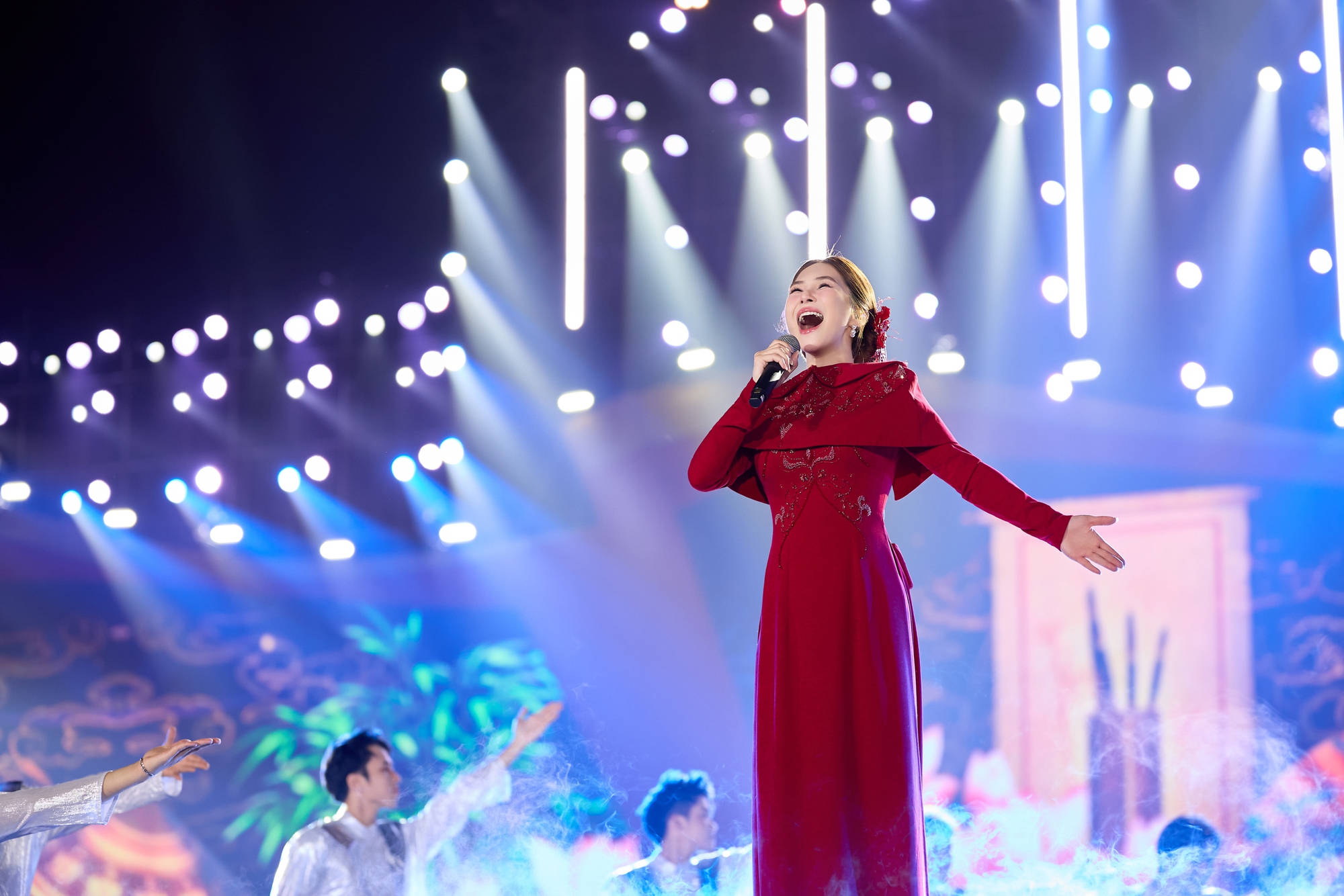 Hương Tràm tự hào khi trình diễn "Việt Nam tinh hoa"- Ảnh 7.