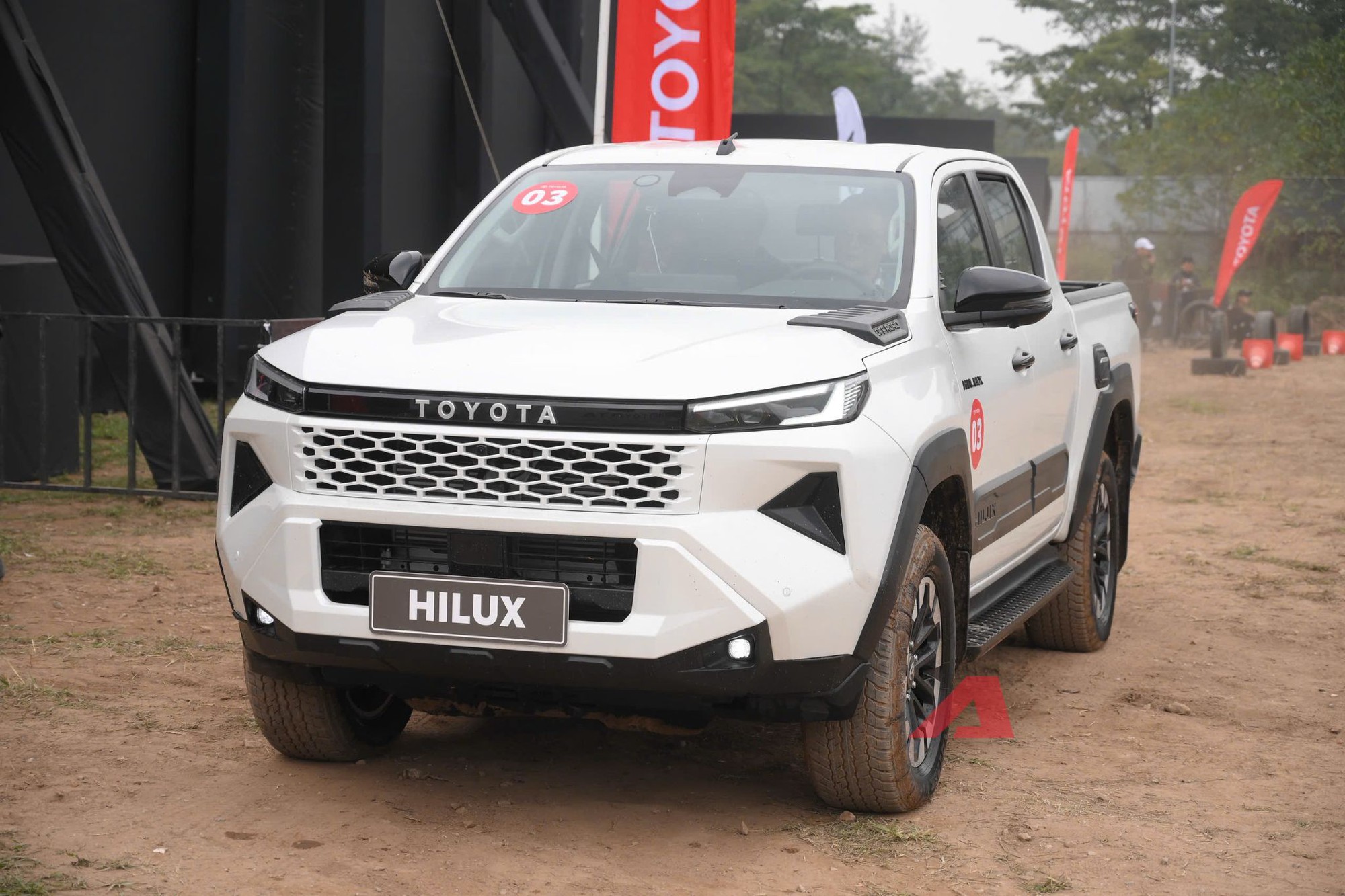 Mổ xẻ Hilux 2026: Toyota đang chiều khách Việt hay thoả hiệp?- Ảnh 1. Mổ xẻ Hilux 2026: Toyota đang chiều khách Việt hay thoả hiệp?- Ảnh 1.