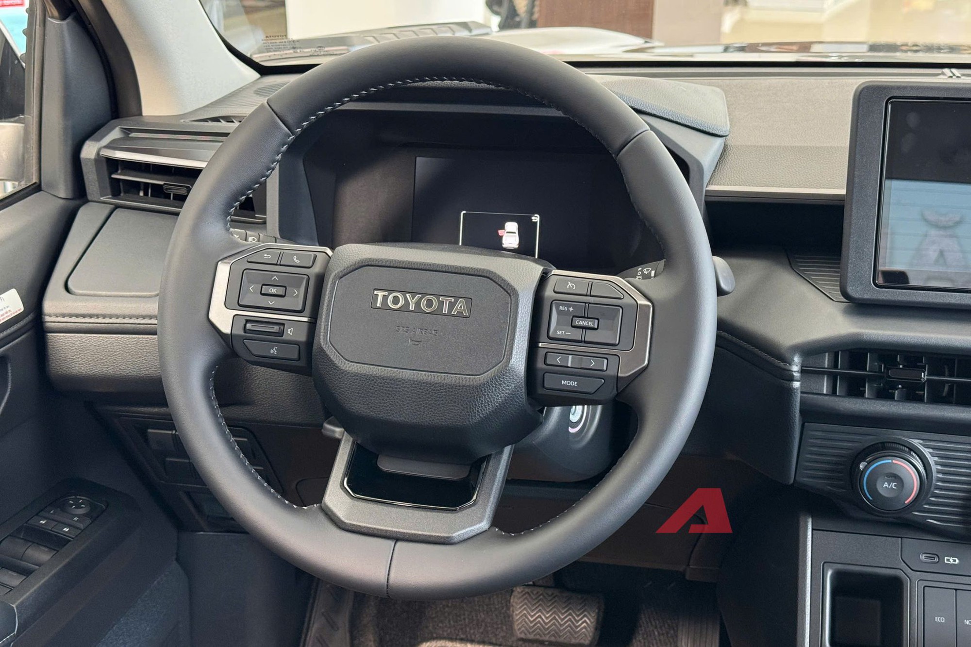 Mổ xẻ Hilux 2026: Toyota đang chiều khách Việt hay thoả hiệp?- Ảnh 7. Mổ xẻ Hilux 2026: Toyota đang chiều khách Việt hay thoả hiệp?- Ảnh 7.