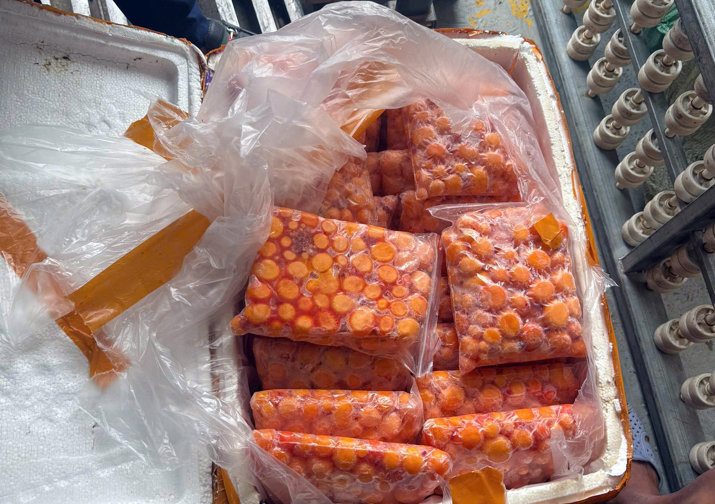 H&agrave; Nội thu giữ 12 tấn sụn g&agrave; v&agrave; trứng non nghi nhập lậu năm 2026 - Ảnh 2.