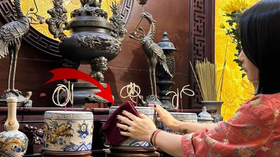 Bát hương có dấu hiệu lạ: Có phải điềm gì? Chuyên gia hướng dẫn cách hóa giải đơn giản, ai cũng làm được - Ảnh 1.