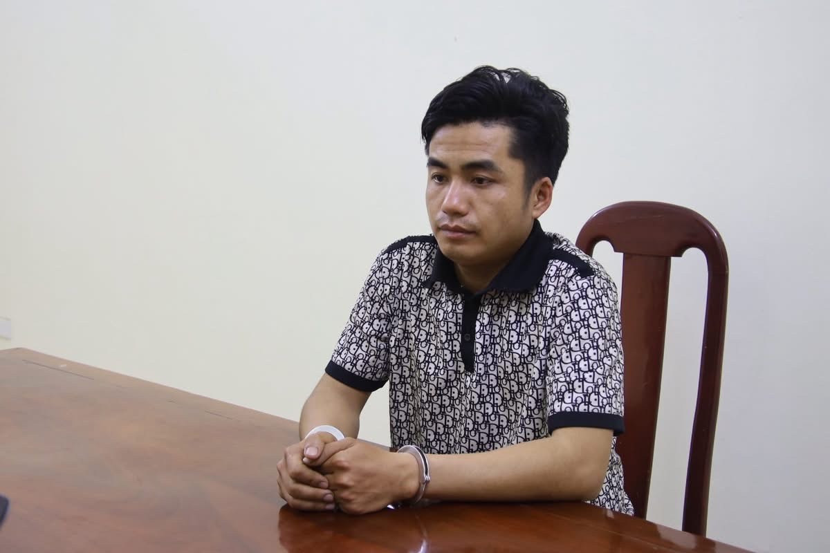 Bắt đối tượng truy n&atilde; nguy hiểm sau 2 năm lẩn trốn ở nước ng&ograve;ai - Ảnh 2.