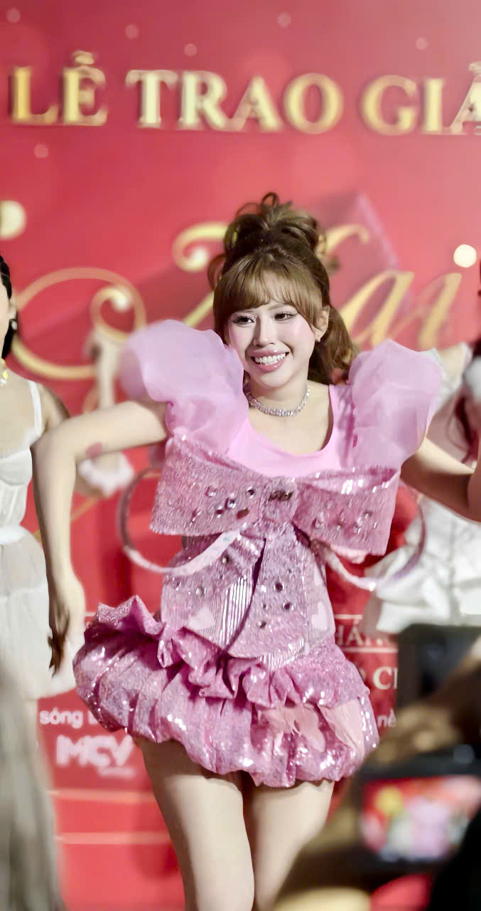 Nữ ca sĩ 10 năm làm nail mưu sinh: “Khi gia đình gặp chuyện, mình không còn nhiều quyền chọn lựa nữa" - Ảnh 3.