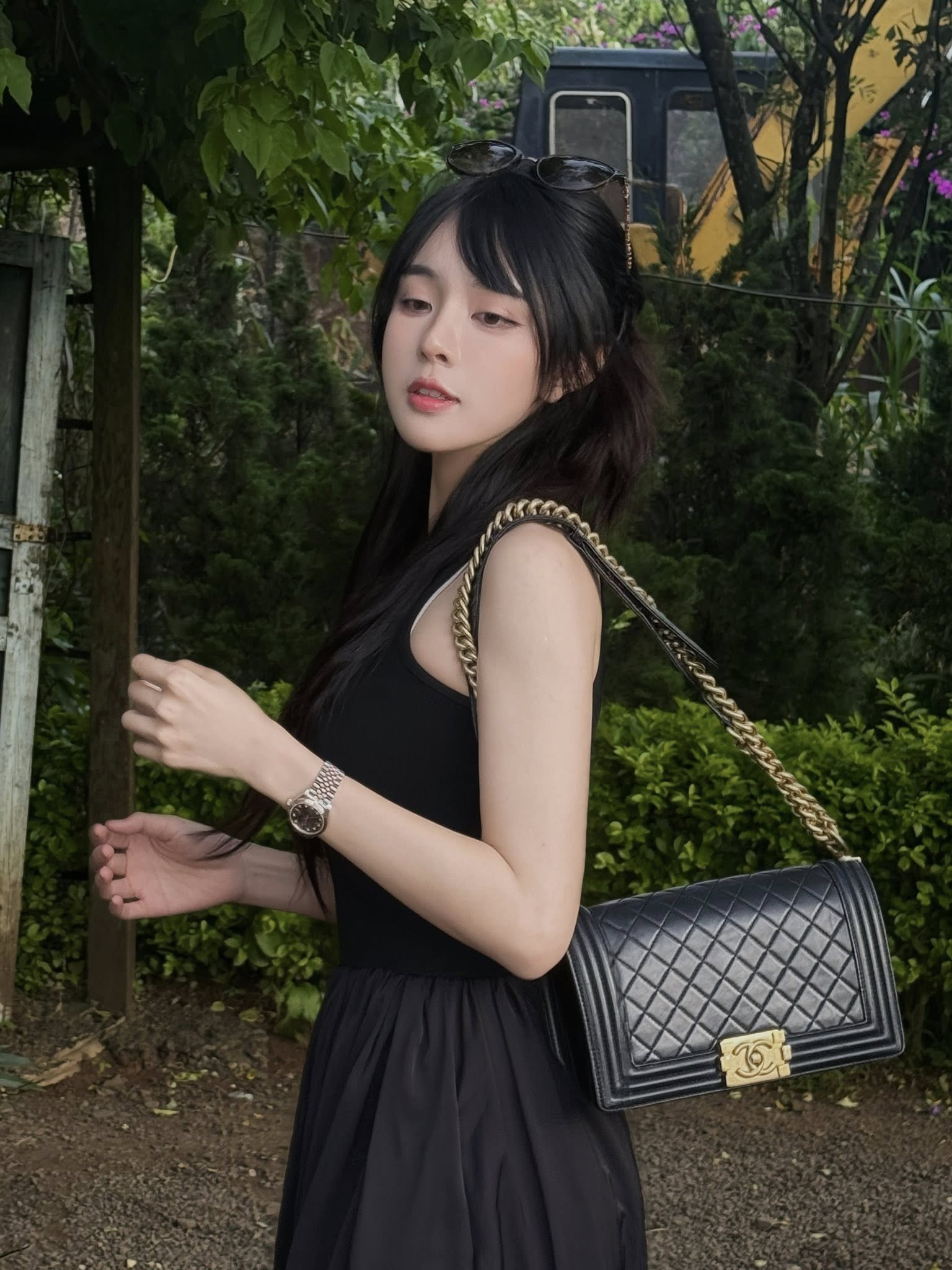 Visual n&eacute;t căng, v&oacute;c d&aacute;ng nuột của c&ocirc; g&aacute;i được cầu thủ Văn Thanh "ting ting" 500 triệu g&acirc;y sốt c&otilde;i mạng - Ảnh 7.