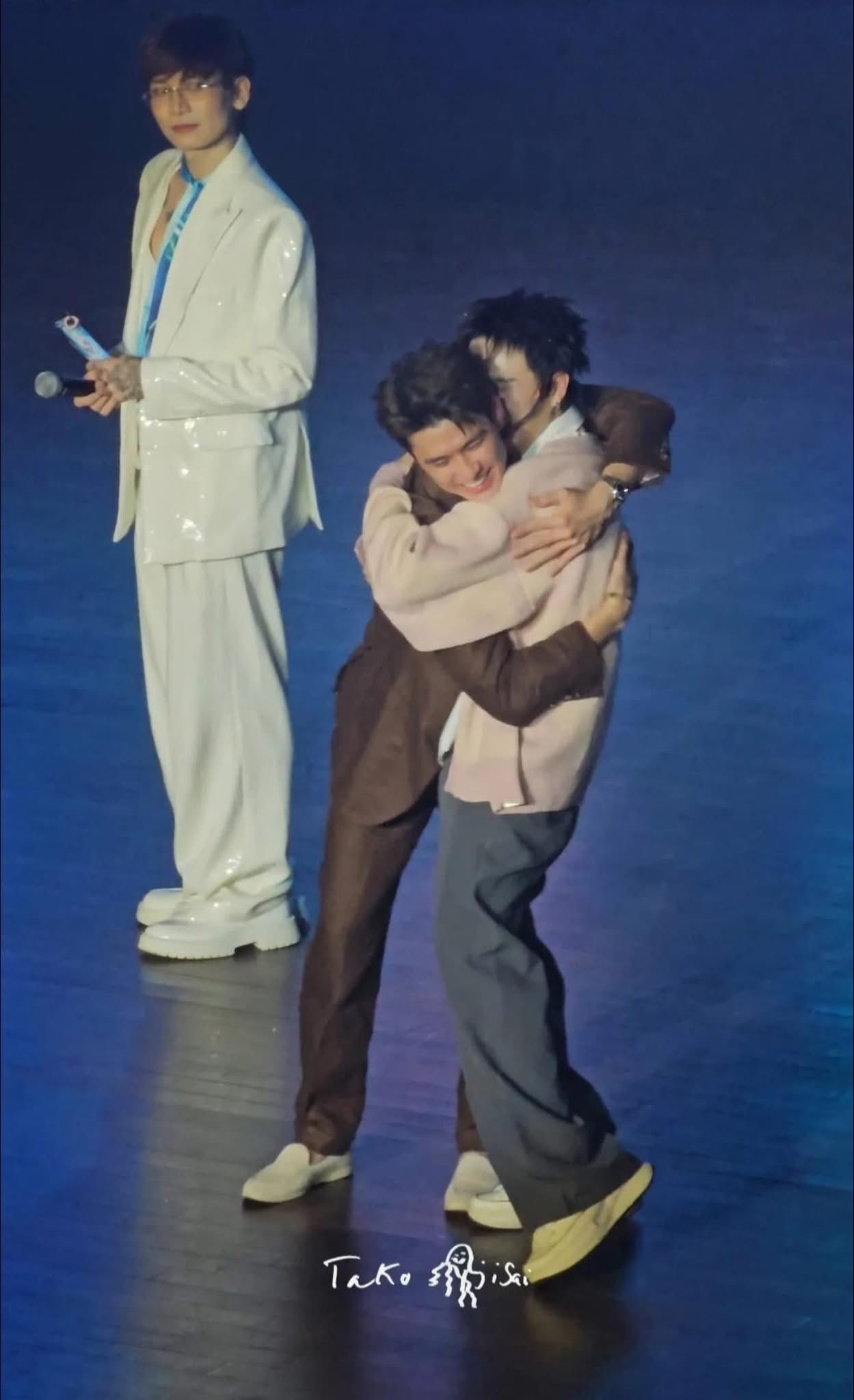 Duy Khánh gặp biến- Ảnh 2.