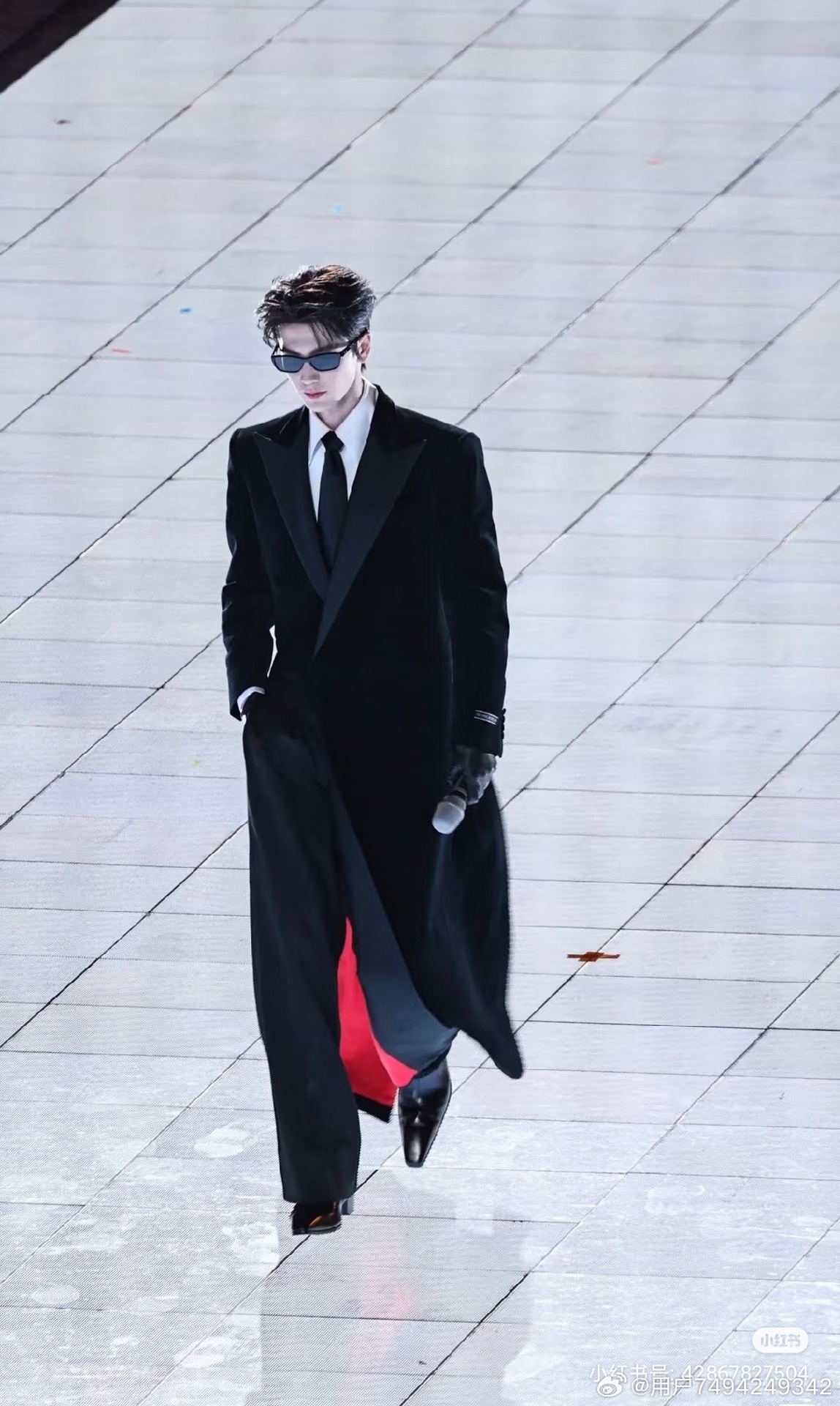 Gọi mỹ nam n&agrave;y l&agrave; Maybach v&igrave; anh vừa sang vừa o&aacute;ch, đẹp đến độ đ&agrave;n chị ngắm m&agrave; h&aacute; hốc mồm- Ảnh 3.