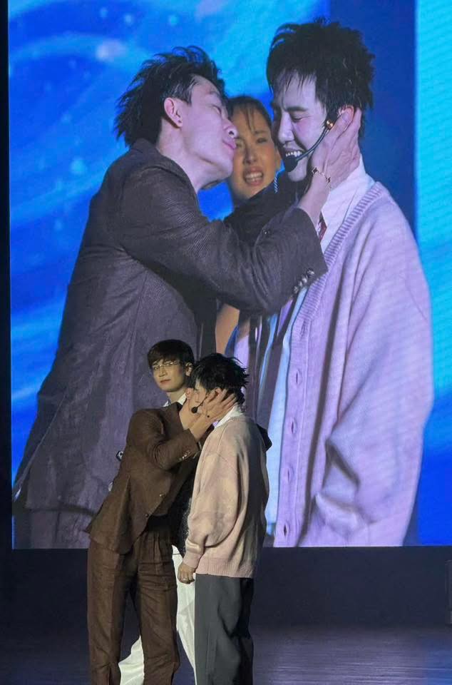 Duy Khánh gặp biến- Ảnh 1.