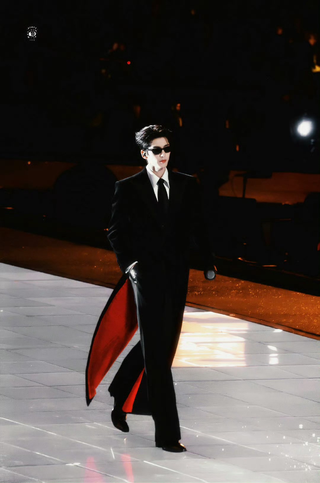 Gọi mỹ nam n&agrave;y l&agrave; Maybach v&igrave; anh vừa sang vừa o&aacute;ch, đẹp đến độ đ&agrave;n chị ngắm m&agrave; h&aacute; hốc mồm- Ảnh 2.