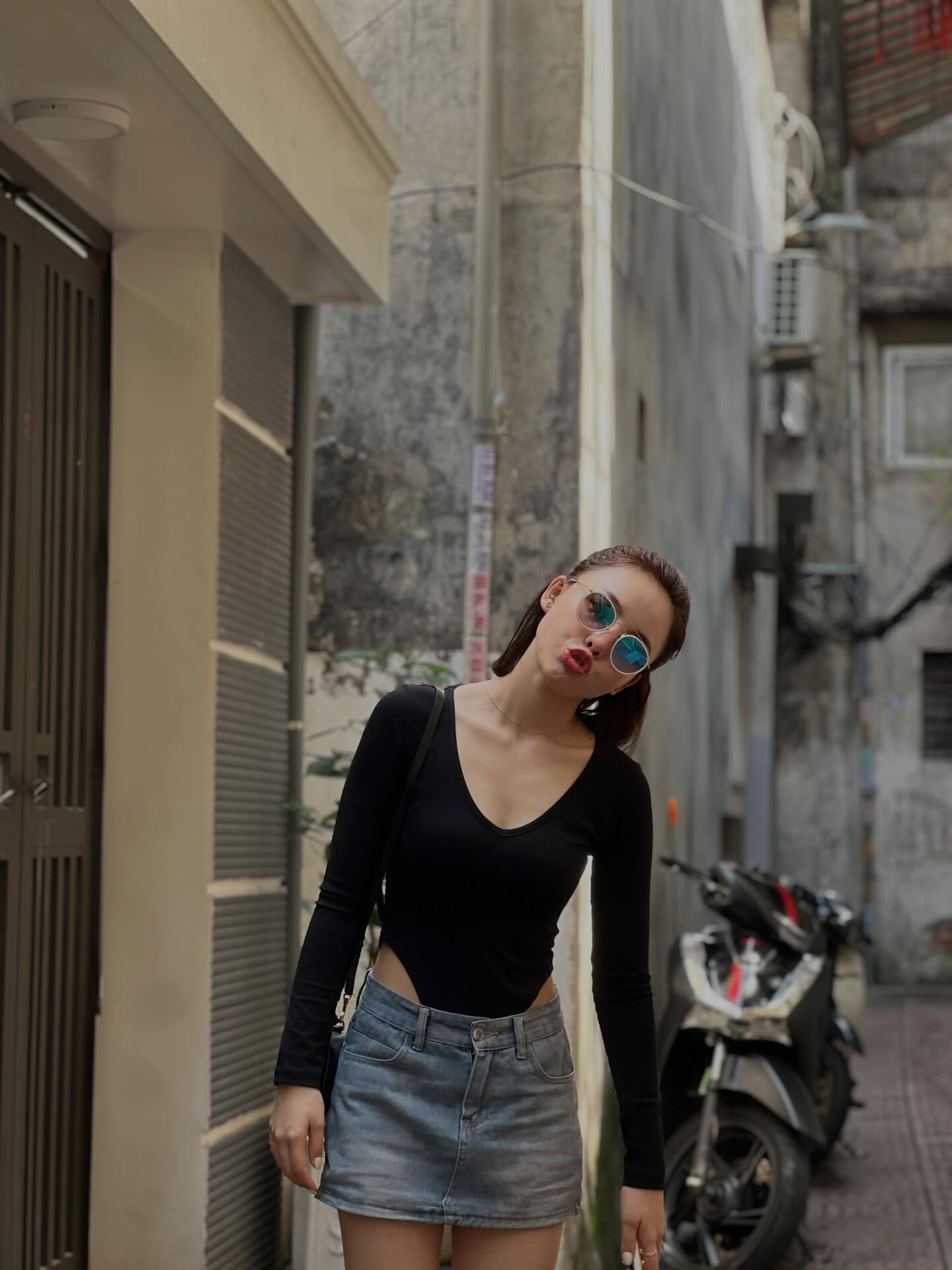 Hotgirl bắn s&uacute;ng Ph&iacute; Thanh Thảo tung ảnh thơ ấu, "bảo chứng" nhan sắc xinh từ nhỏ, chỉ sửa 1 điểm đủ "n&acirc;ng tầm visual" - Ảnh 4.