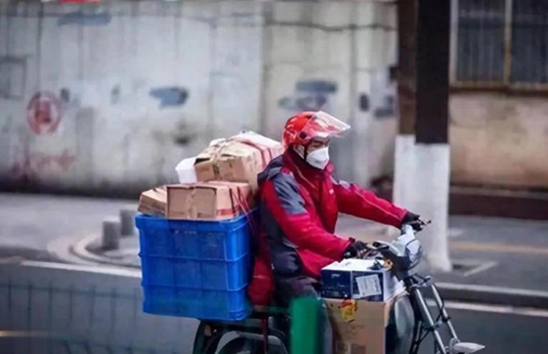 Nam shipper 39 tuổi bị tổn thương gan, b&aacute;c sĩ khuy&ecirc;n: 3 kiểu ăn trưa n&ecirc;n bỏ ngay- Ảnh 1.