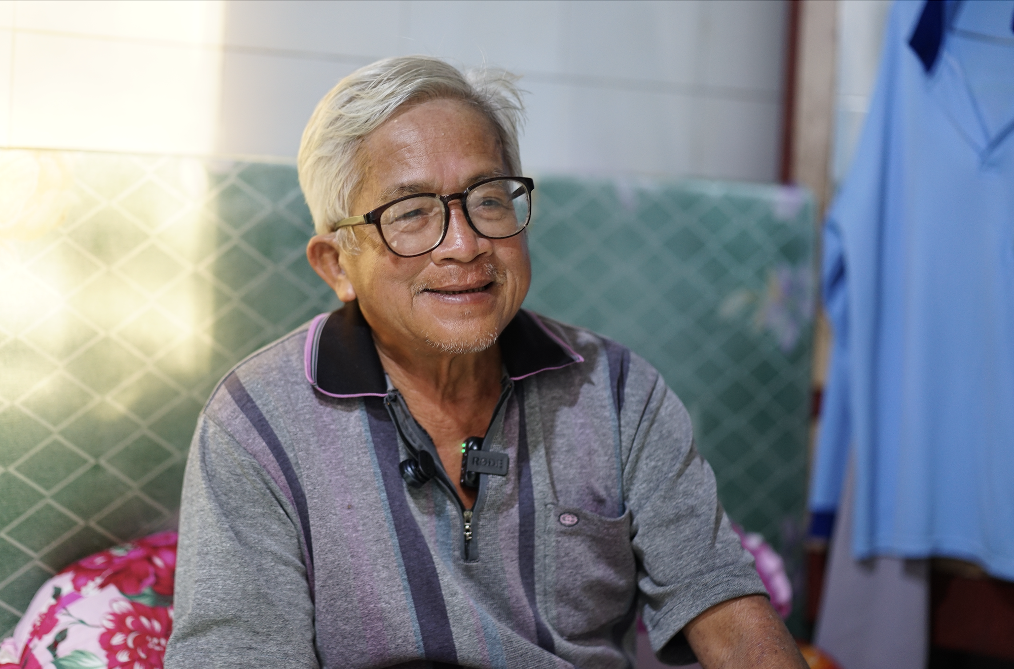 C&acirc;u chuyện bất ngờ ph&iacute;a sau chiếc xe tr&aacute;i c&acirc;y vỡ n&aacute;t của người đ&agrave;n &ocirc;ng 64 tuổi một m&igrave;nh nu&ocirc;i vợ bệnh ở TP.HCM- Ảnh 8.