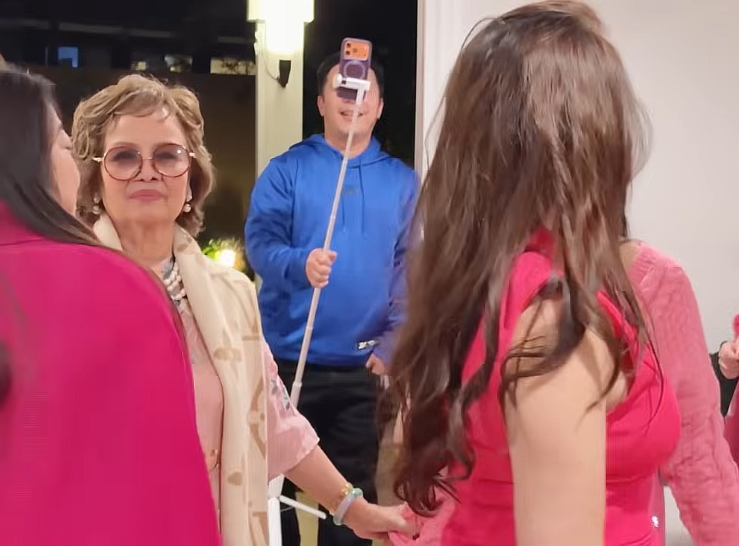 Mẹ Bằng Kiều n&oacute;i về nh&agrave; thơ Ho&agrave;ng Cầm: "&Ocirc;ng rất m&ecirc; v&agrave; hỏi cưới t&ocirc;i"- Ảnh 1.