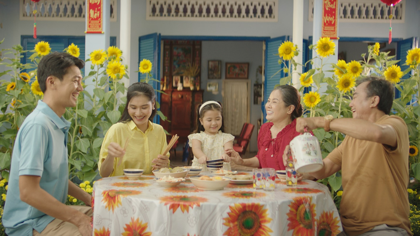 Sau 4 ng&agrave;y nghỉ Tết dương lịch đưa 2 con về qu&ecirc; ngoại, chồng lặng người khi nghe vợ đọc một con số- Ảnh 1.