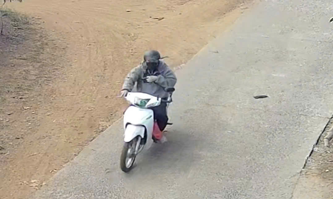 Kẻ cướp tiệm v&agrave;ng ở chợ Nh&acirc;n Cơ sa lưới khi chuẩn bị vượt bi&ecirc;n - Ảnh 2.