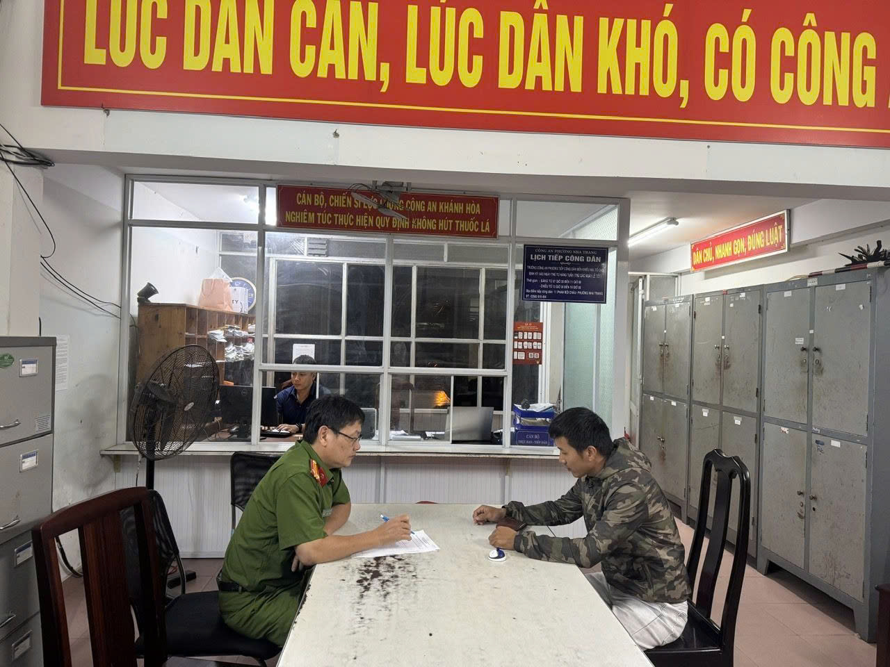 Lời khai của tài xế taxi làm “ảo thuật” tráo tiền của du khách ở Nha Trang - Ảnh 1.