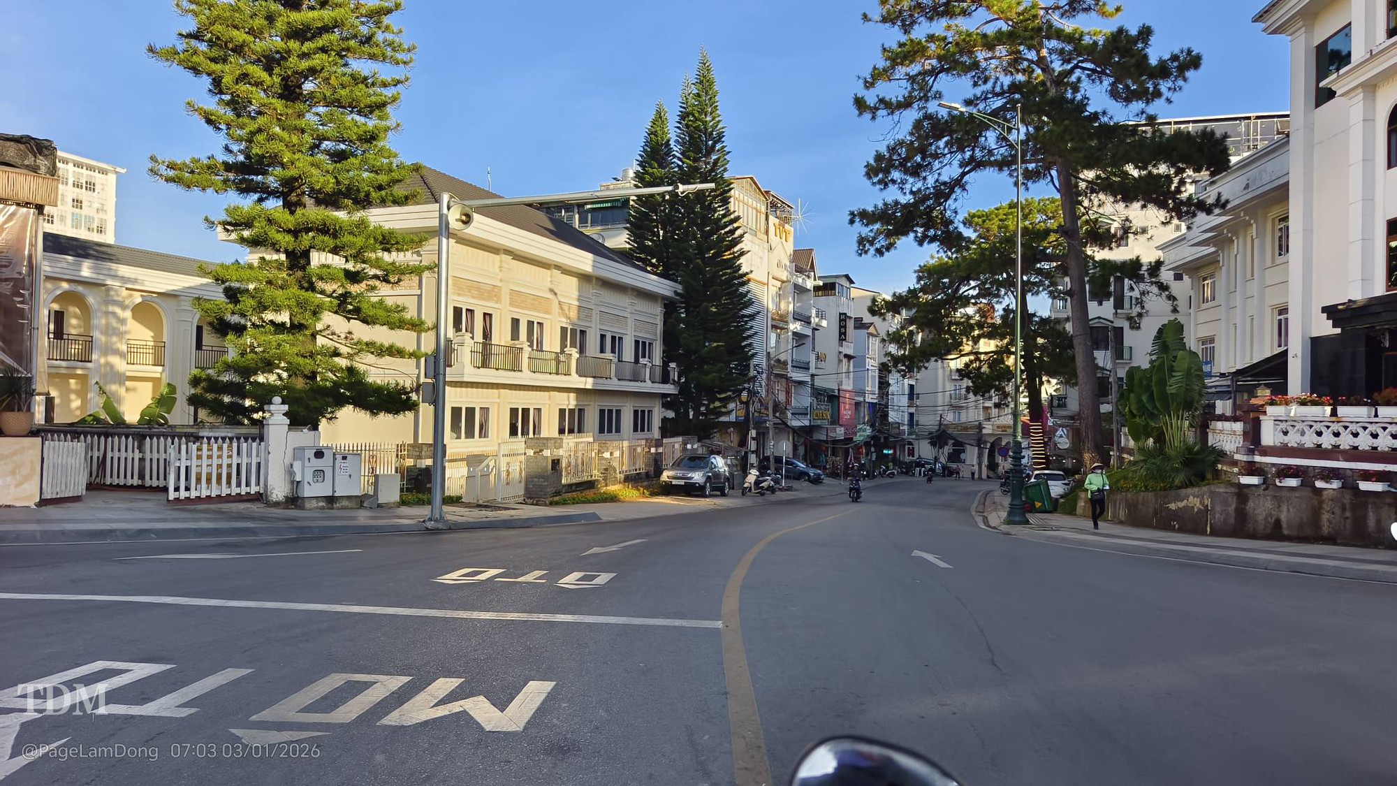 Cảnh tượng kh&oacute; tin tại Đ&agrave; Lạt trong dịp Tết dương lịch- Ảnh 1.