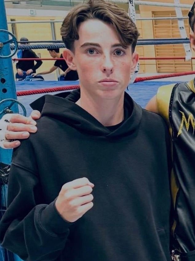 Xót xa: Võ sĩ 18 tuổi thiệt mạng khi cố gắng cứu bạn mình trong vụ cháy quán bar chấn động thế giới- Ảnh 1. Xót xa: Võ sĩ 18 tuổi thiệt mạng khi cố gắng cứu bạn mình trong vụ cháy quán bar chấn động thế giới- Ảnh 1.