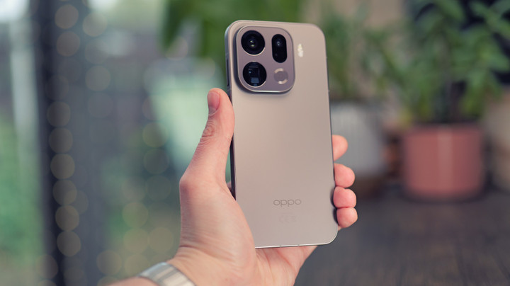 10 Smartphone tốt nhất 2025 theo từng ti&ecirc;u ch&iacute; hiệu năng , camera v&agrave; phần mềm - Ảnh 2.