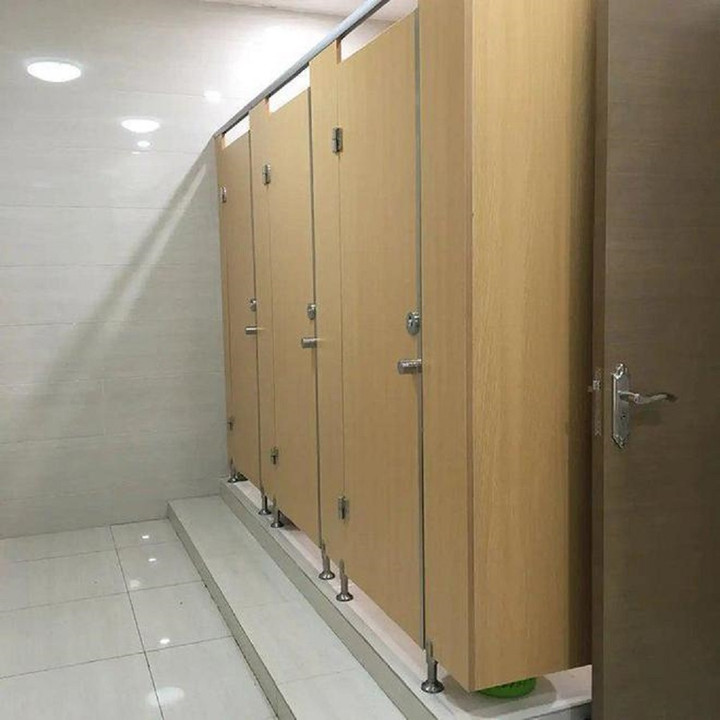 Tại sao c&aacute;nh cửa nh&agrave; vệ sinh c&ocirc;ng cộng lu&ocirc;n c&oacute; khe hở? - Ảnh 3.