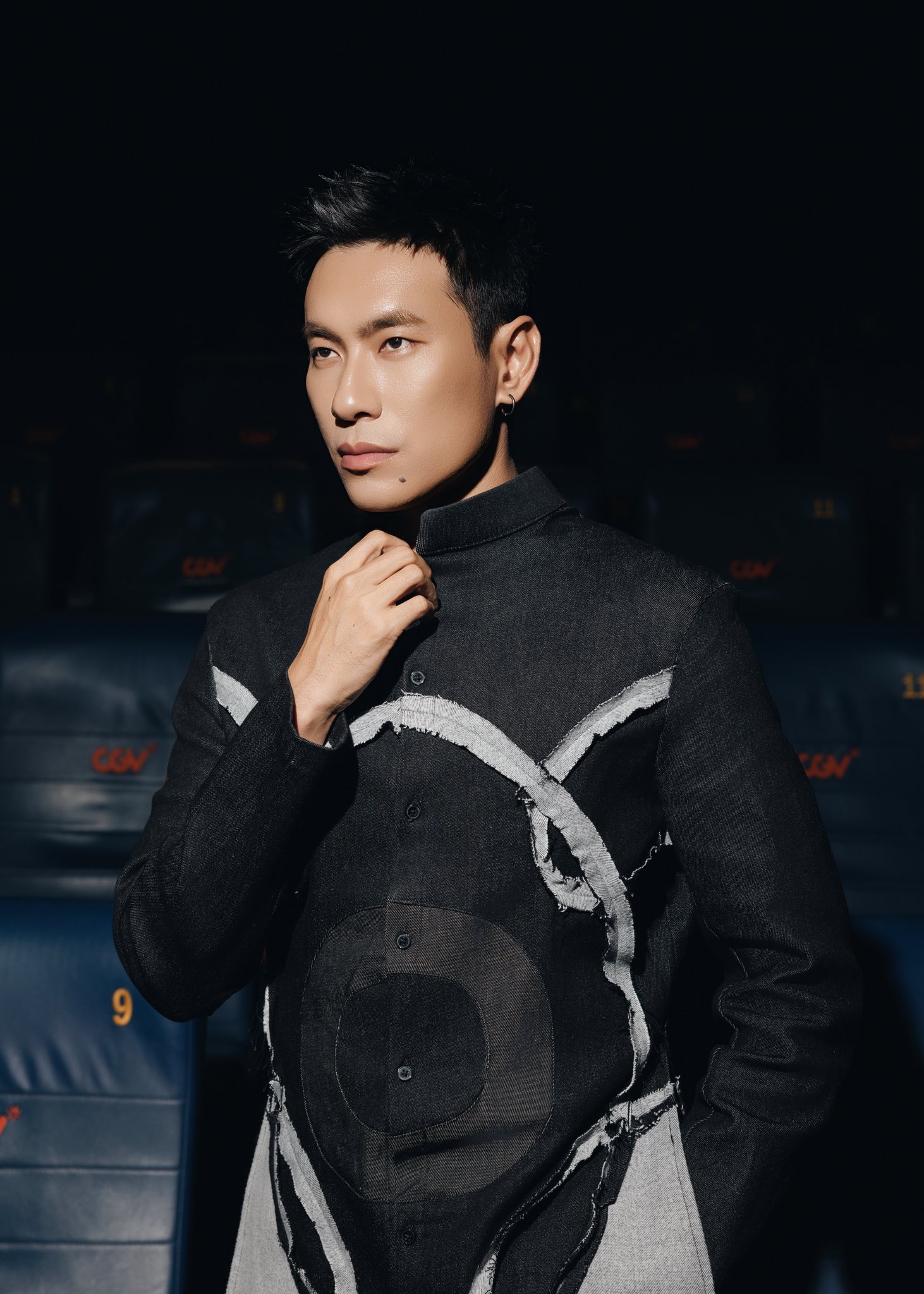 Nam diễn viên Việt "lột xác" ngoạn mục sau khi chia tay bạn gái hơn 18 tuổi - Ảnh 3. Nam diễn viên Việt "lột xác" ngoạn mục sau khi chia tay bạn gái hơn 18 tuổi - Ảnh 3.