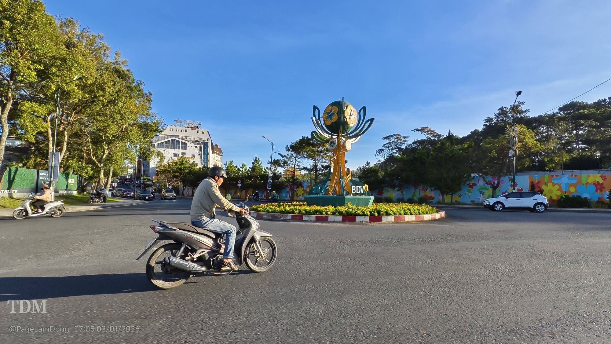 Cảnh tượng kh&oacute; tin tại Đ&agrave; Lạt trong dịp Tết dương lịch- Ảnh 6.