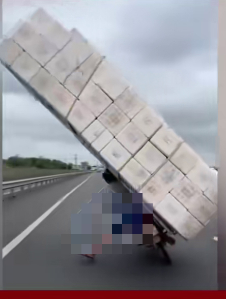 Sự thật gây tranh cãi về clip 15 giây trên cao tốc không thể tin nổi - Ảnh 1. Sự thật gây tranh cãi về clip 15 giây trên cao tốc không thể tin nổi - Ảnh 1.