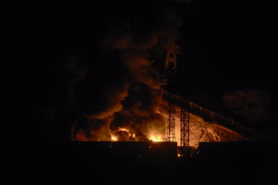 Mỹ huy động m&aacute;y bay qu&acirc;n sự tấn c&ocirc;ng Venezuela trong chiến dịch bắt Tổng thống Maduro - Ảnh 1.