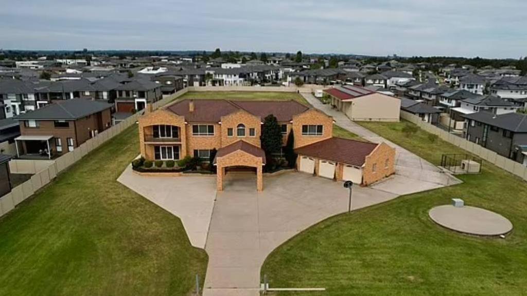 Ng&ocirc;i nh&agrave; "cứng đầu" nhất thế giới, được đền b&ugrave; 1.051 tỷ đồng vẫn kh&ocirc;ng chịu rời đi: Chủ nh&agrave; bị chỉ tr&iacute;ch v&igrave; 1 l&yacute; do rất kỳ lạ- Ảnh 3.