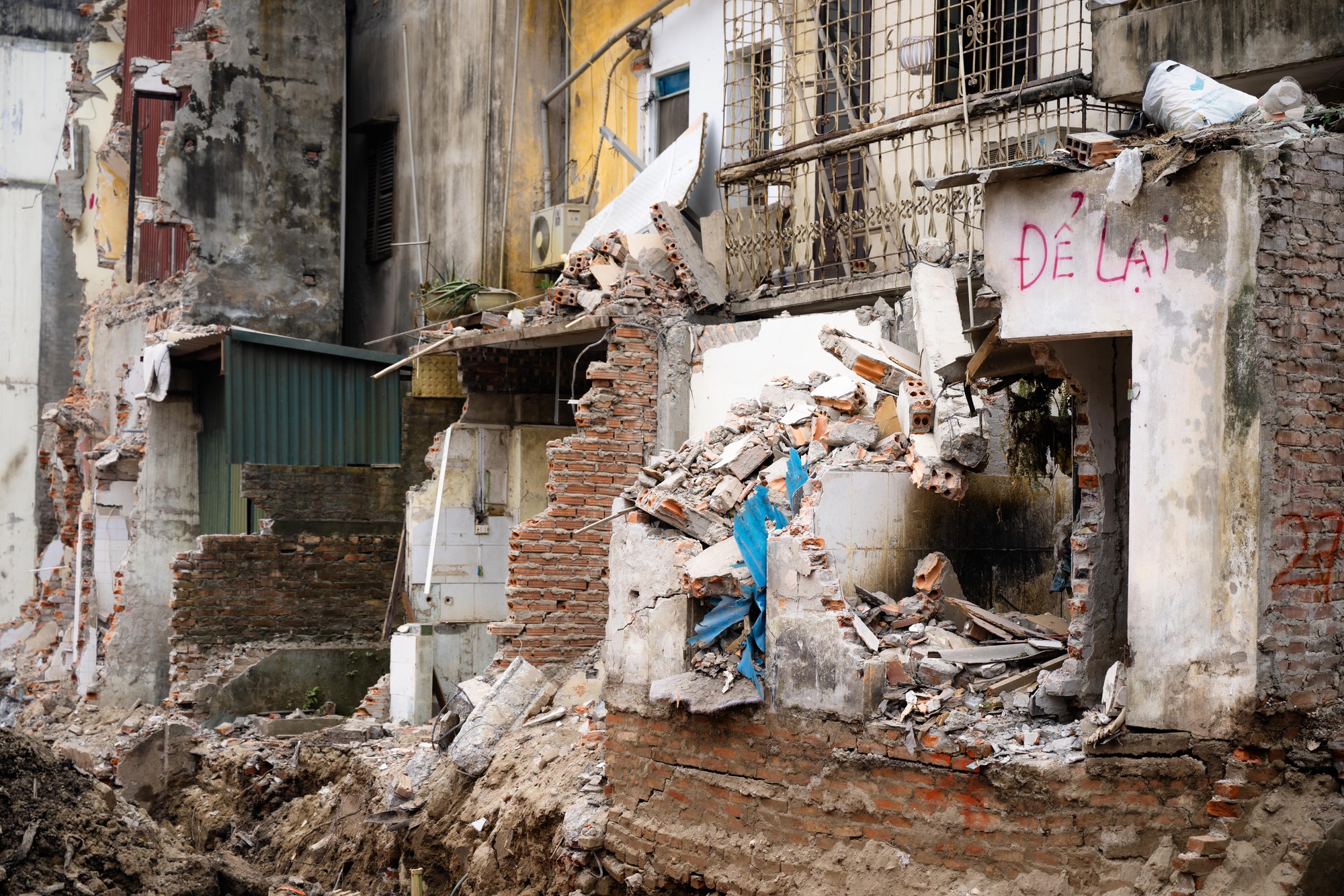 Nh&igrave;n to&agrave;n cảnh tuyến đường V&agrave;nh đai 1 đoạn Ho&agrave;ng Cầu - Voi Phục sau giải tỏa: Diện mạo đ&ocirc; thị dần th&agrave;nh h&igrave;nh!- Ảnh 9.