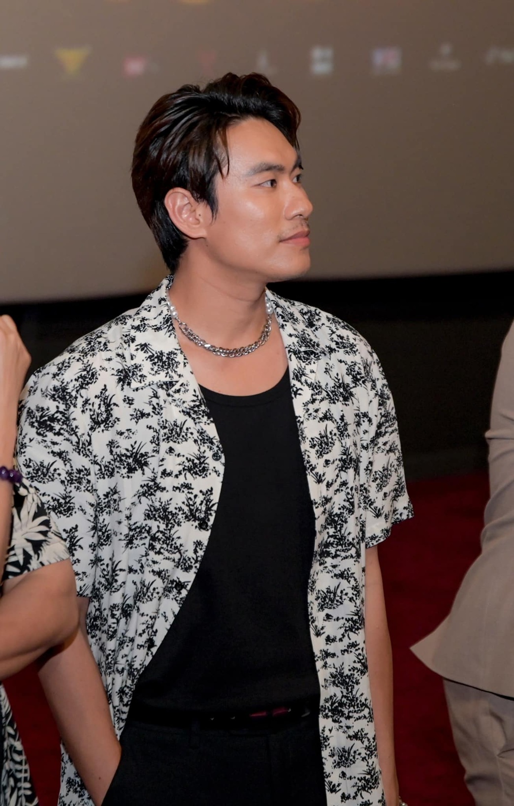 Nam diễn viên Việt "lột xác" ngoạn mục sau khi chia tay bạn gái hơn 18 tuổi - Ảnh 5. Nam diễn viên Việt "lột xác" ngoạn mục sau khi chia tay bạn gái hơn 18 tuổi - Ảnh 5.