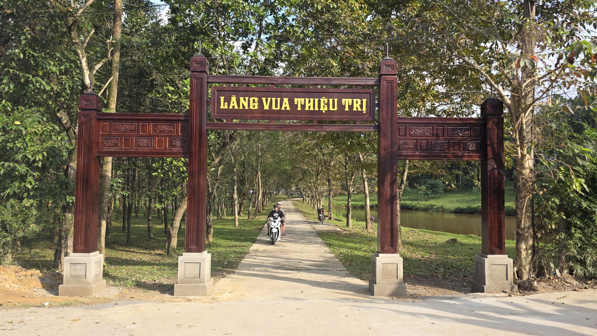 Lăng mộ vua Thiệu Trị lại “lòi” thêm một công trình “sáng tác mới” - Ảnh 1.