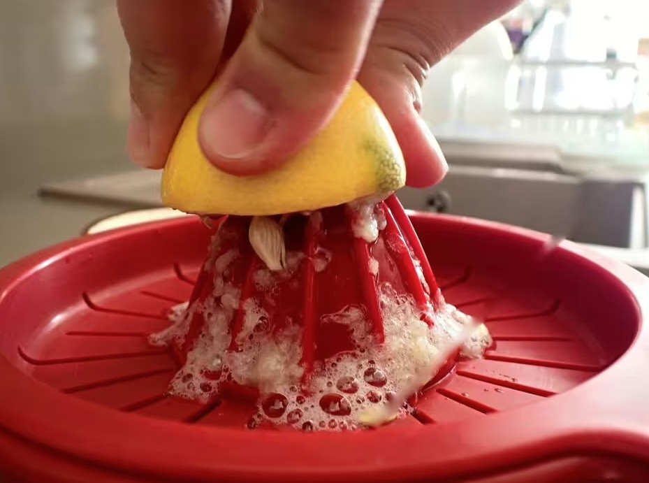 Lò vi sóng sạch bong kin kít khi được vệ sinh bằng cách này - không ...