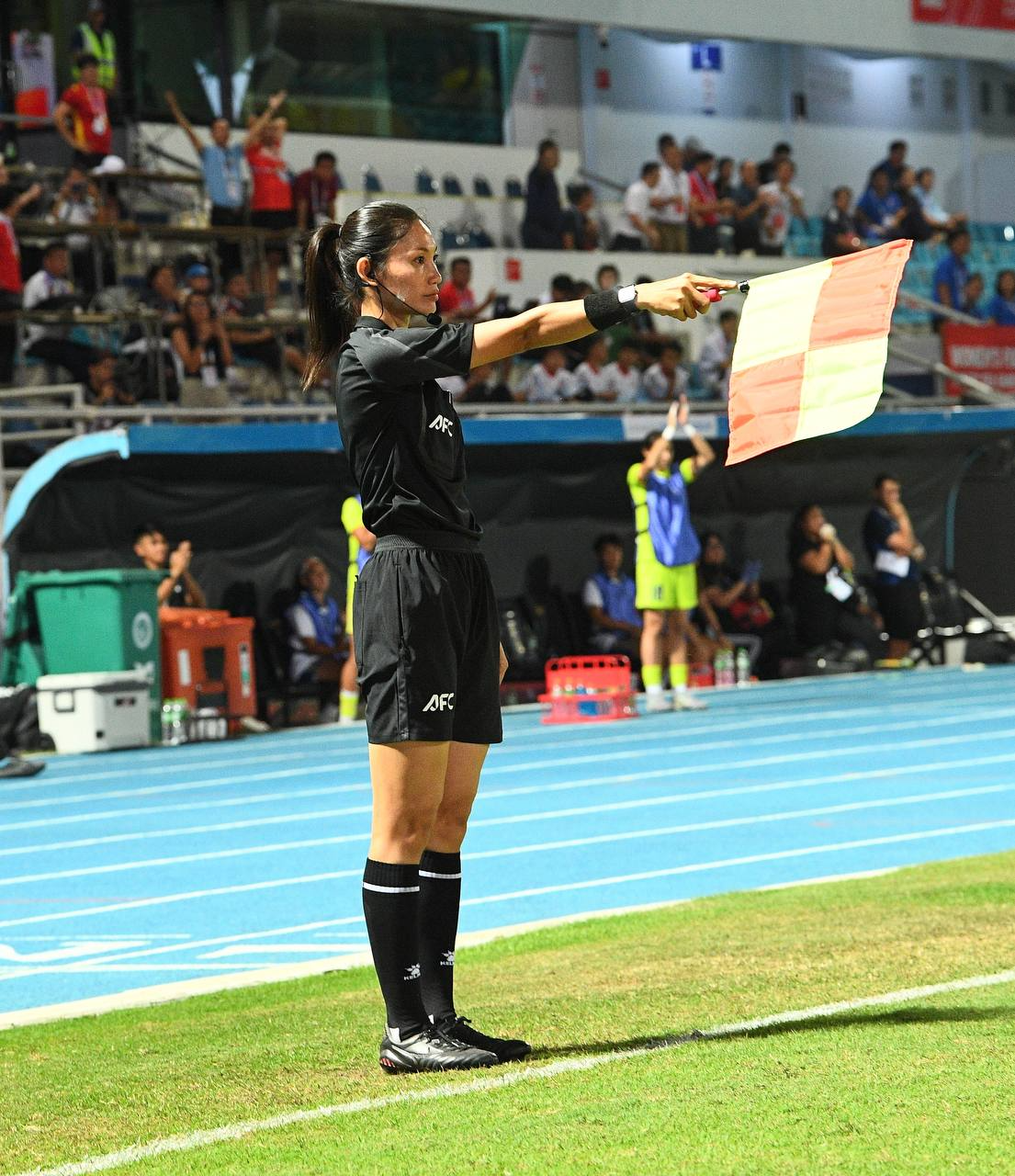 Quyết định của FIFA về nữ trọng tài làm tuyển nữ Việt Nam "mất oan" HCV SEA Games - Ảnh 1. Quyết định của FIFA về nữ trọng tài làm tuyển nữ Việt Nam "mất oan" HCV SEA Games - Ảnh 1.