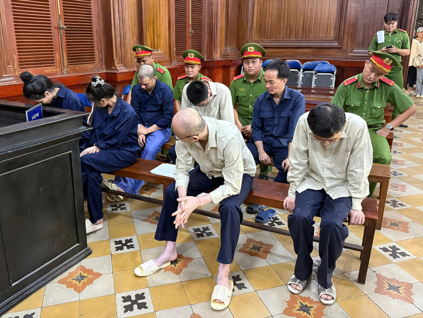 Chủ nh&agrave; h&agrave;ng H&agrave;n Quốc lĩnh &aacute;n t&ugrave; v&igrave; m&ocirc;i giới mại d&acirc;m v&agrave; hối lộ - Ảnh 1.