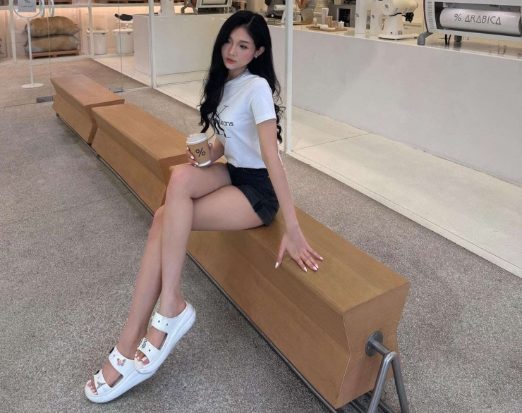 Lan truyền loạt ảnh thủ môn hotboy U23 Việt Nam Trần Trung Kiên tình tứ bên bạn gái tin đồn, visual "đàng gái" gây sốt - Ảnh 6. Lan truyền loạt ảnh thủ môn hotboy U23 Việt Nam Trần Trung Kiên tình tứ bên bạn gái tin đồn, visual "đàng gái" gây sốt - Ảnh 6.