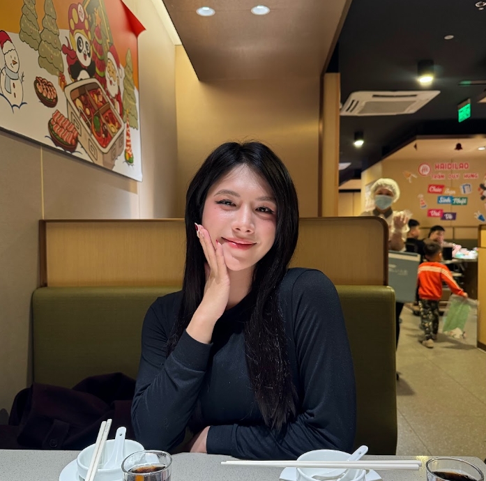 Cho&aacute;ng: 1 &Aacute; vương qu&ecirc; Nghệ An x&aacute;c nhận chuyển giới, kh&oacute;c khi nh&igrave;n v&agrave;o gương sau 3 lần phẫu thuật- Ảnh 8.