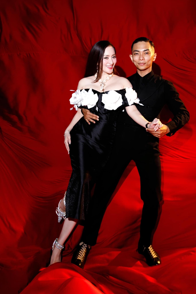 Nam nghệ sĩ cưới nữ viện trưởng hơn 12 tuổi, vợ rất ghen nên ngại phái nữ, chiều vợ hết mực- Ảnh 1.