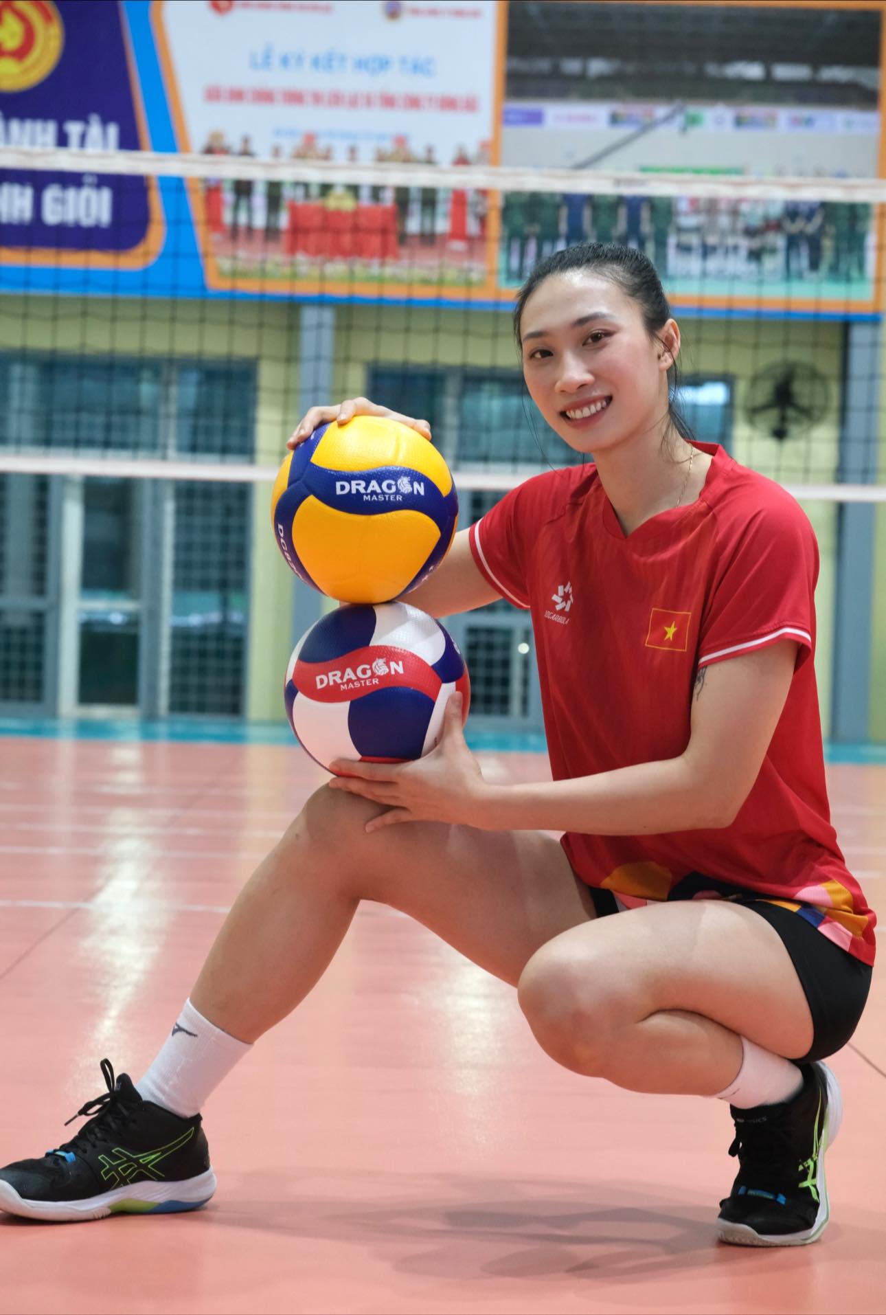 “Đóa hồng” làng bóng chuyền chuẩn bị lên xe hoa cùng ngôi sao điền kinh Quách Công Lịch là ai?- Ảnh 2.