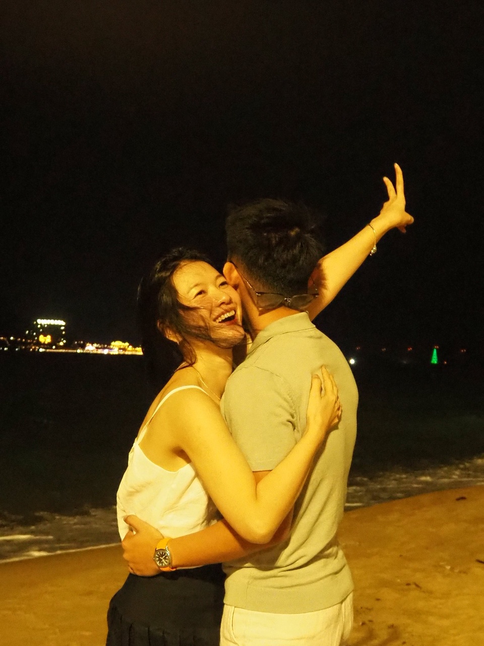 Người thân cận xác nhận diễn viên Oanh Kiều đang hẹn hò Tống Đông Khuê?- Ảnh 1. Người thân cận xác nhận diễn viên Oanh Kiều đang hẹn hò Tống Đông Khuê?- Ảnh 1.