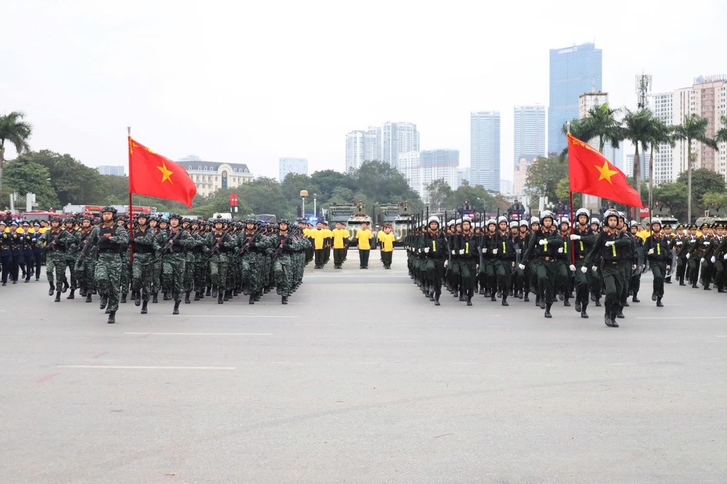 Lực lượng cảnh sát tinh nhuệ và dàn khí tài hiện đại diễn tập bảo vệ Đại hội XIV của Đảng - Ảnh 2.
