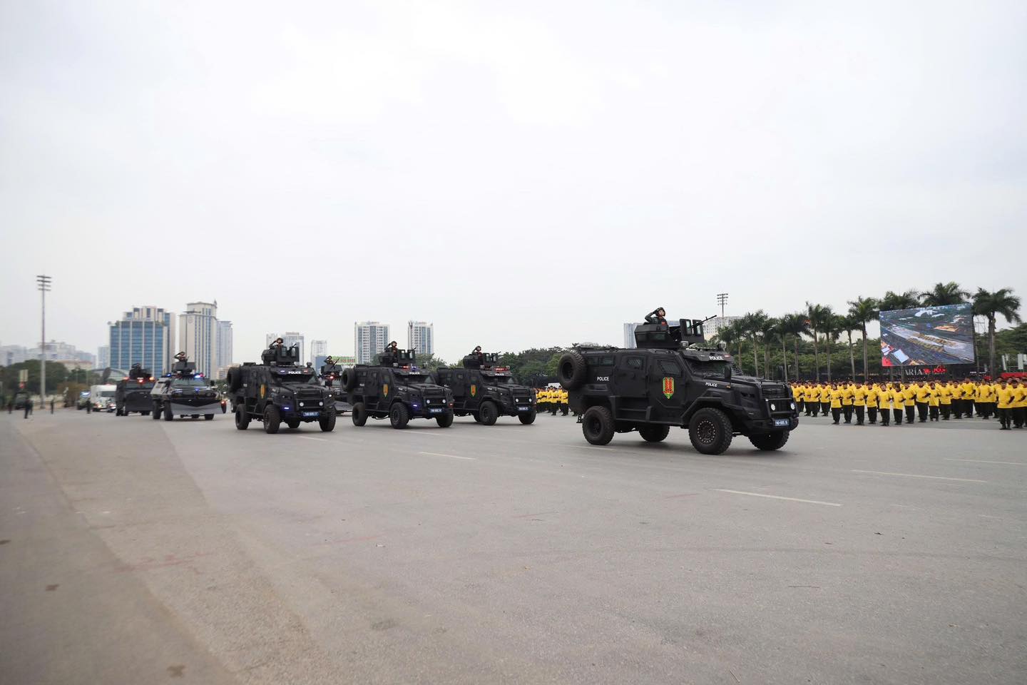 Lực lượng cảnh sát tinh nhuệ và dàn khí tài hiện đại diễn tập bảo vệ Đại hội XIV của Đảng - Ảnh 4.